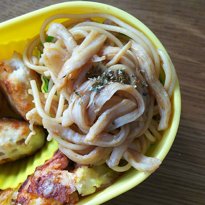 パスタと蒸し鶏の焼きそば風